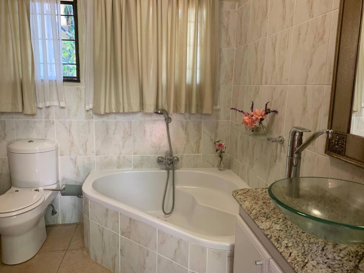 Mountain Rose Guesthouse Louis Trichardt Exterior photo