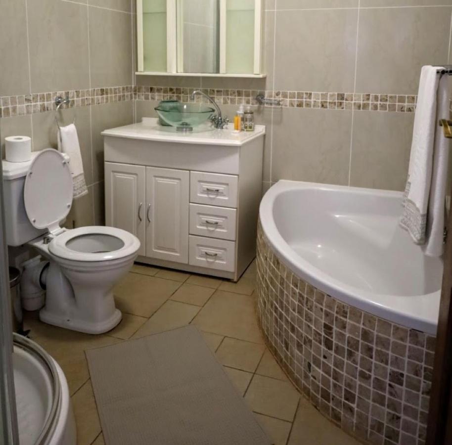 Mountain Rose Guesthouse Louis Trichardt Exterior photo